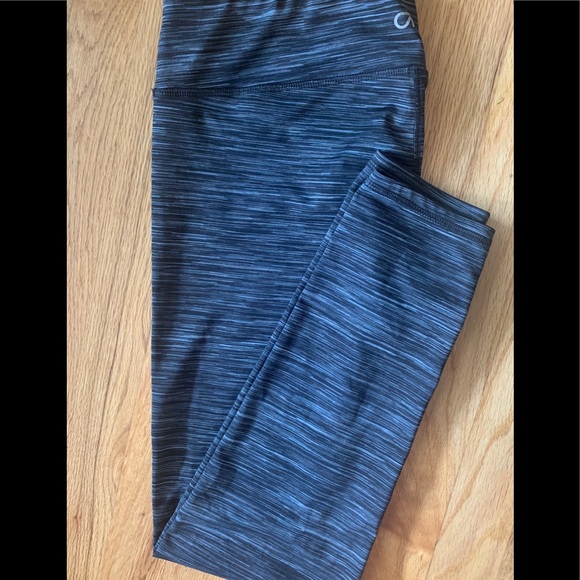 GAP Pants - Gap fit 7/8  black and gray leggings